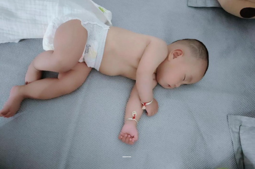 龙口孕妇肚子一跳一跳